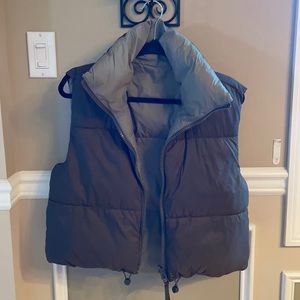Reversible puffer vest